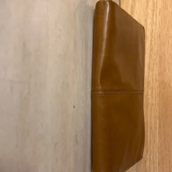 HOBO Evolve Wristlet in leather. - Picture 8 of 12